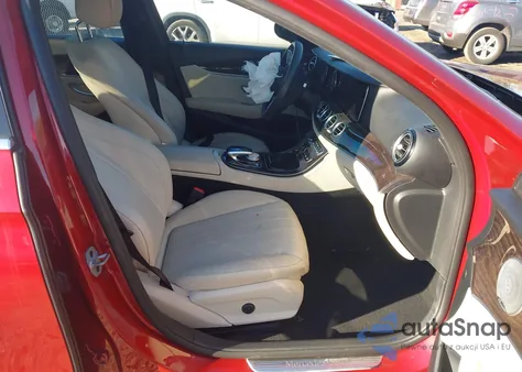 2019 Mercedes-Benz E 300 4Matic z USA, uszkodzony, nr VIN WDDZF4KB8KA489455